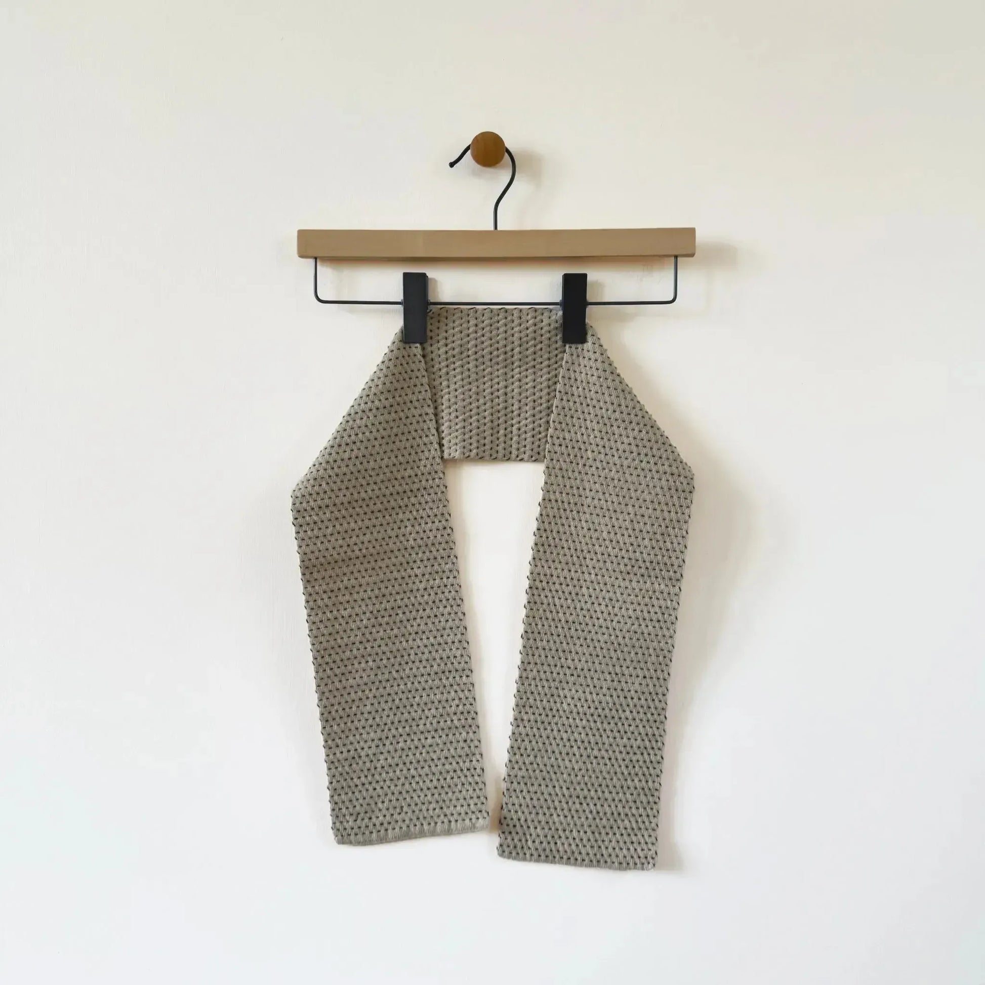 35 Ski Small Stitch Scarf in in Oatmeal & Black-Accessory-Jo Gordon-eugenienewport