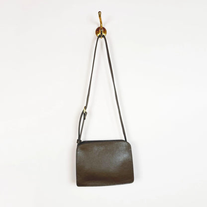 Anni in Otter-Accessories-Lindquist-eugenienewport