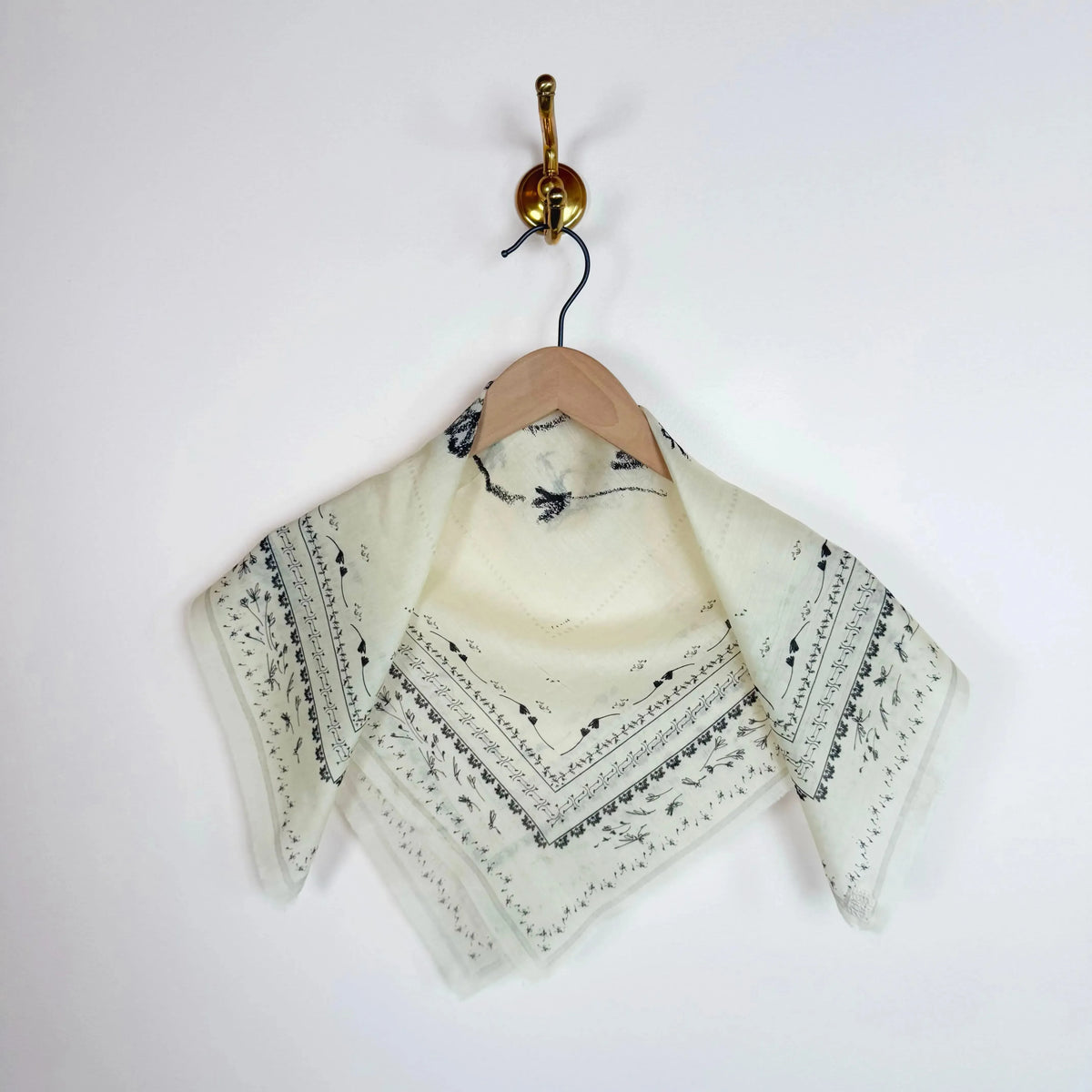 Bouquet Paislay Foulard in Off White-Accessories-Nitto-eugenienewport