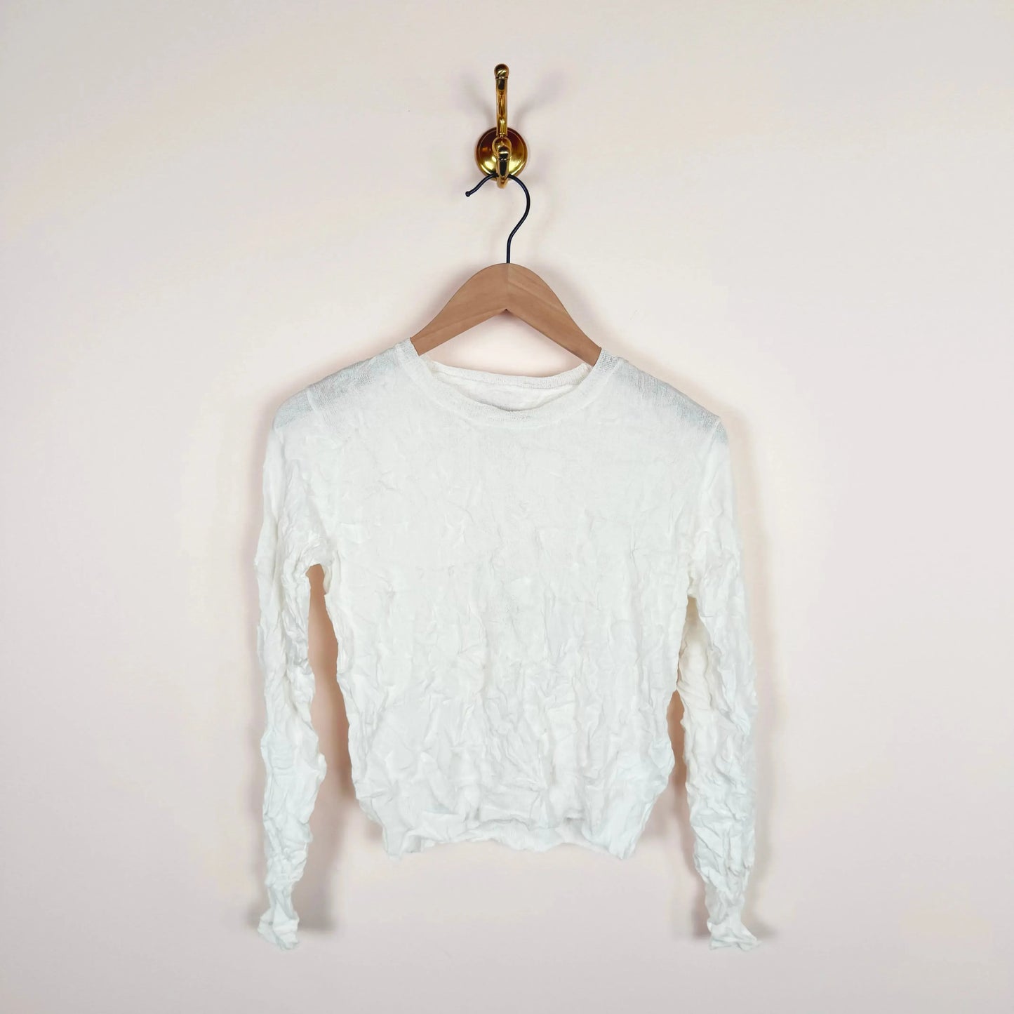 Crinkled Knit Pullover in White-Tops-Sayaka Davis-eugenienewport
