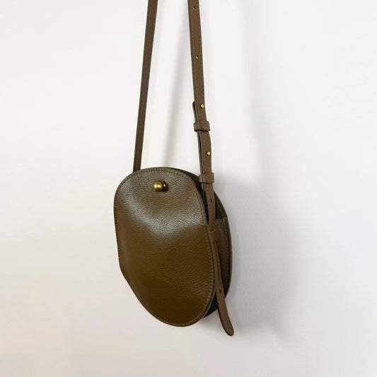 Eggi in Otter-Accessories-Lindquist-eugenienewport