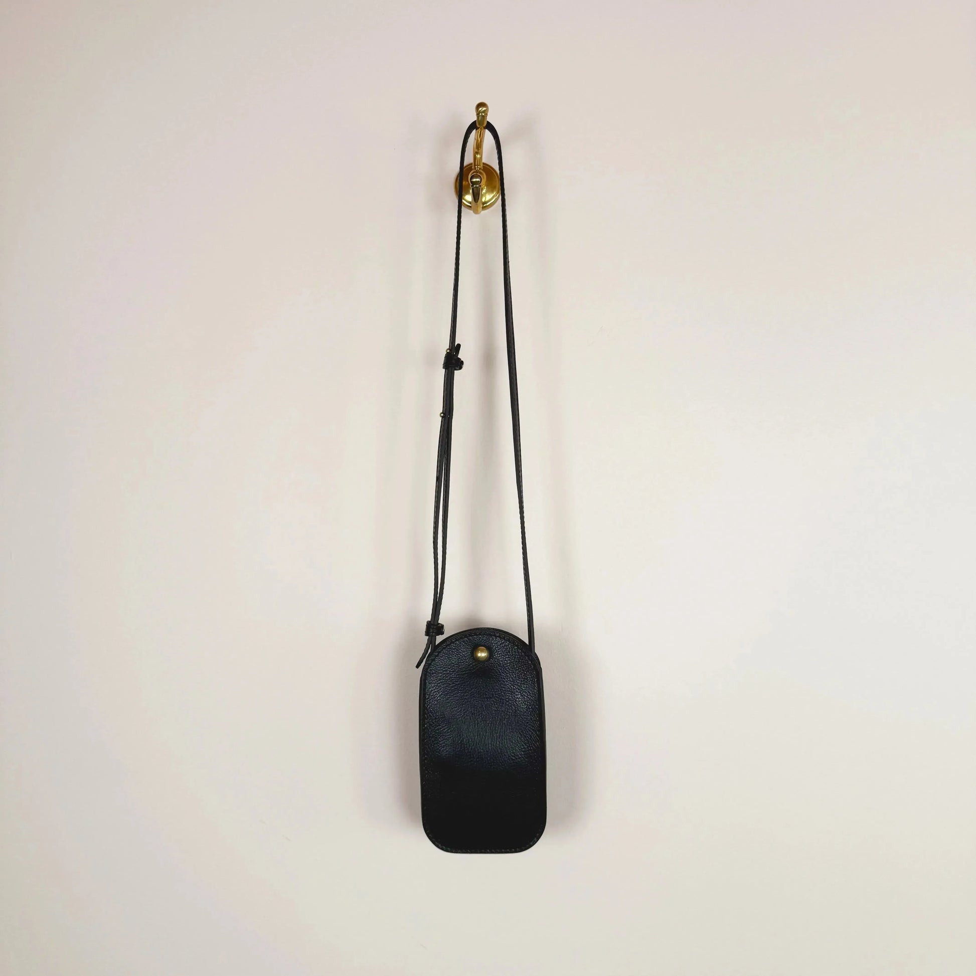 Sequi in Black-Accessories-Lindquist-eugenienewport