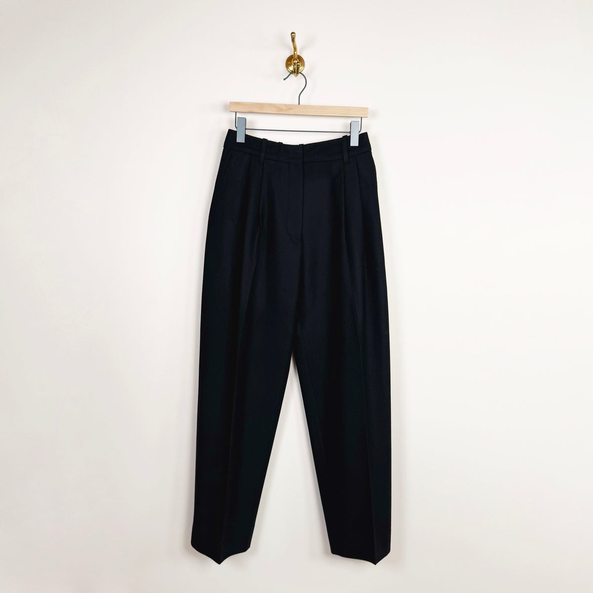 Sperro Pleated Pant in Black
