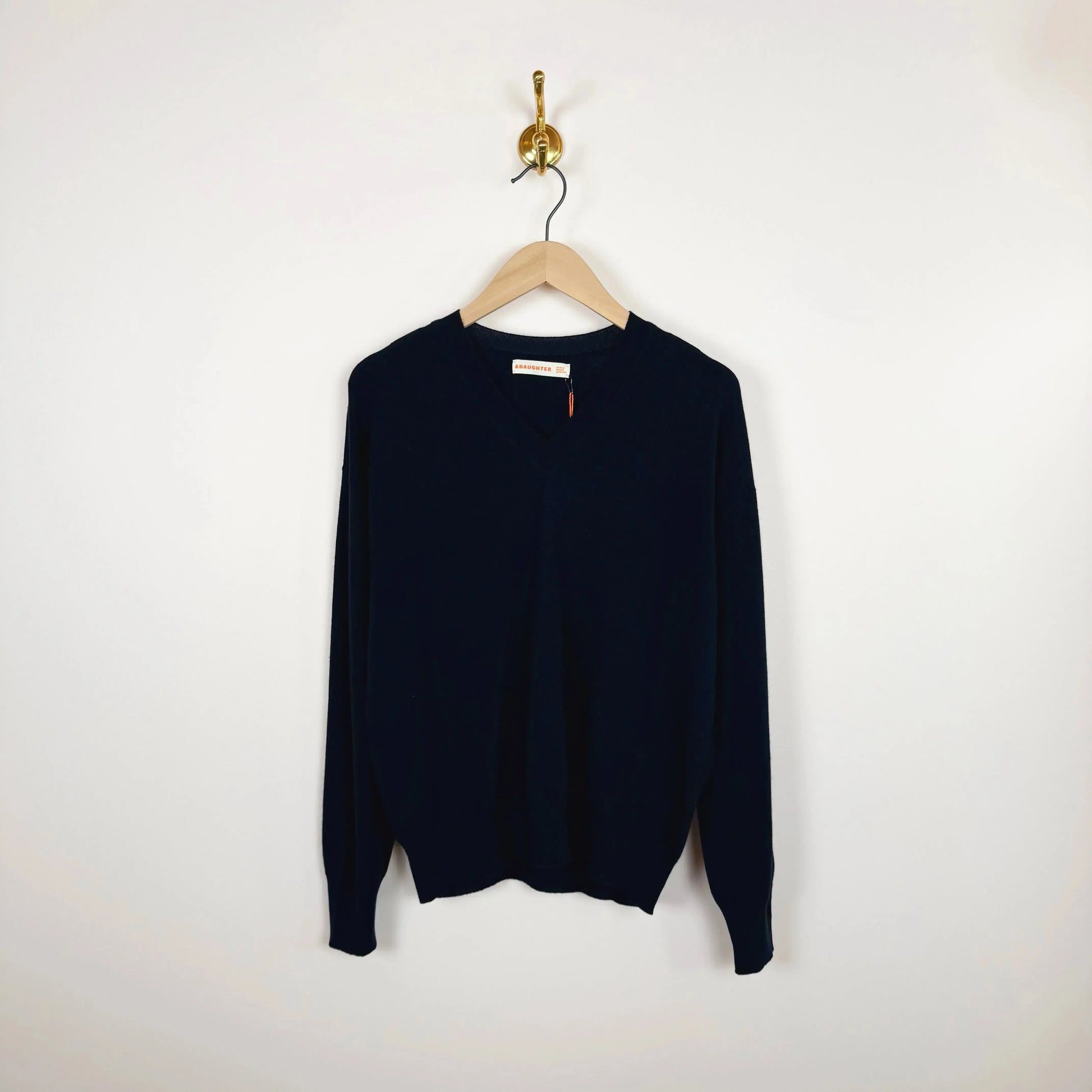Tahra V-Neck in Nero Navy-Sweater-&Daughter-eugenienewport
