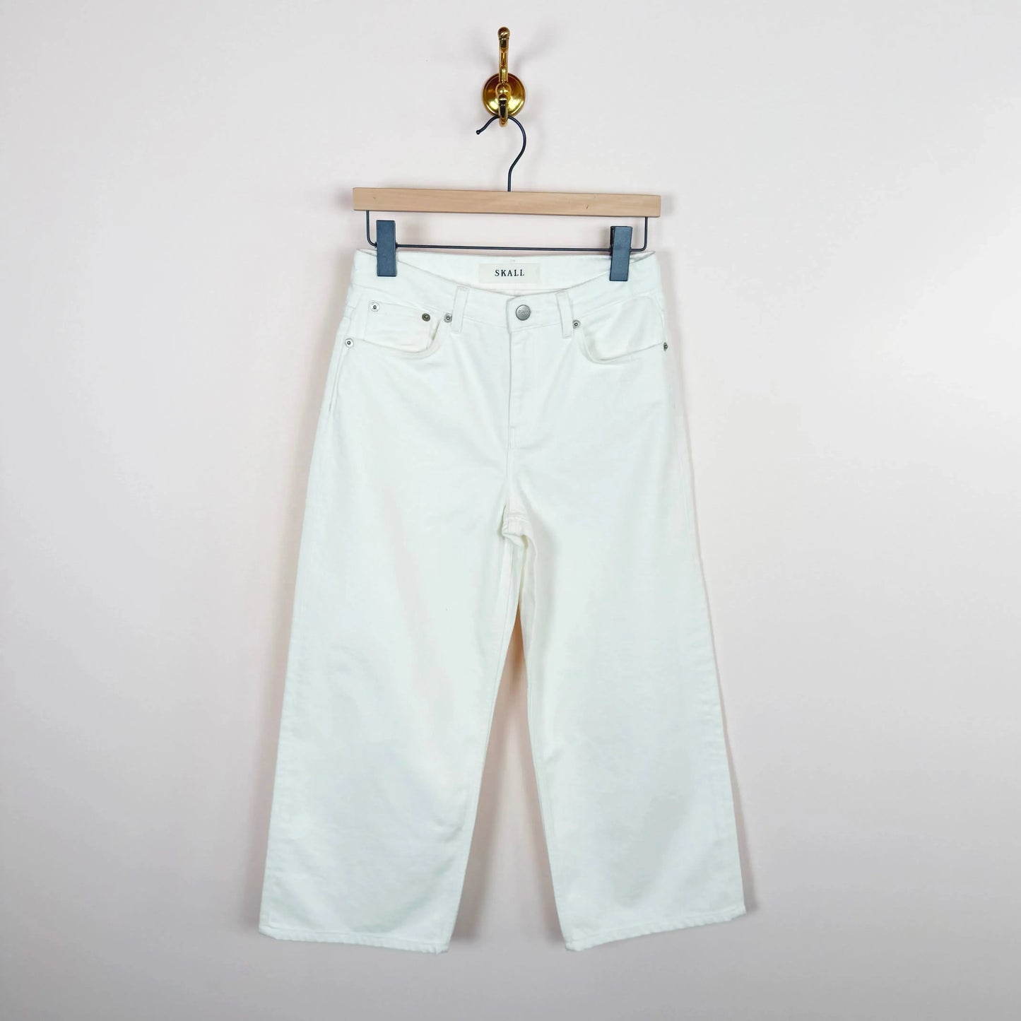 Taylor Cropped Jeans in White-Denim-Skall-eugenienewport