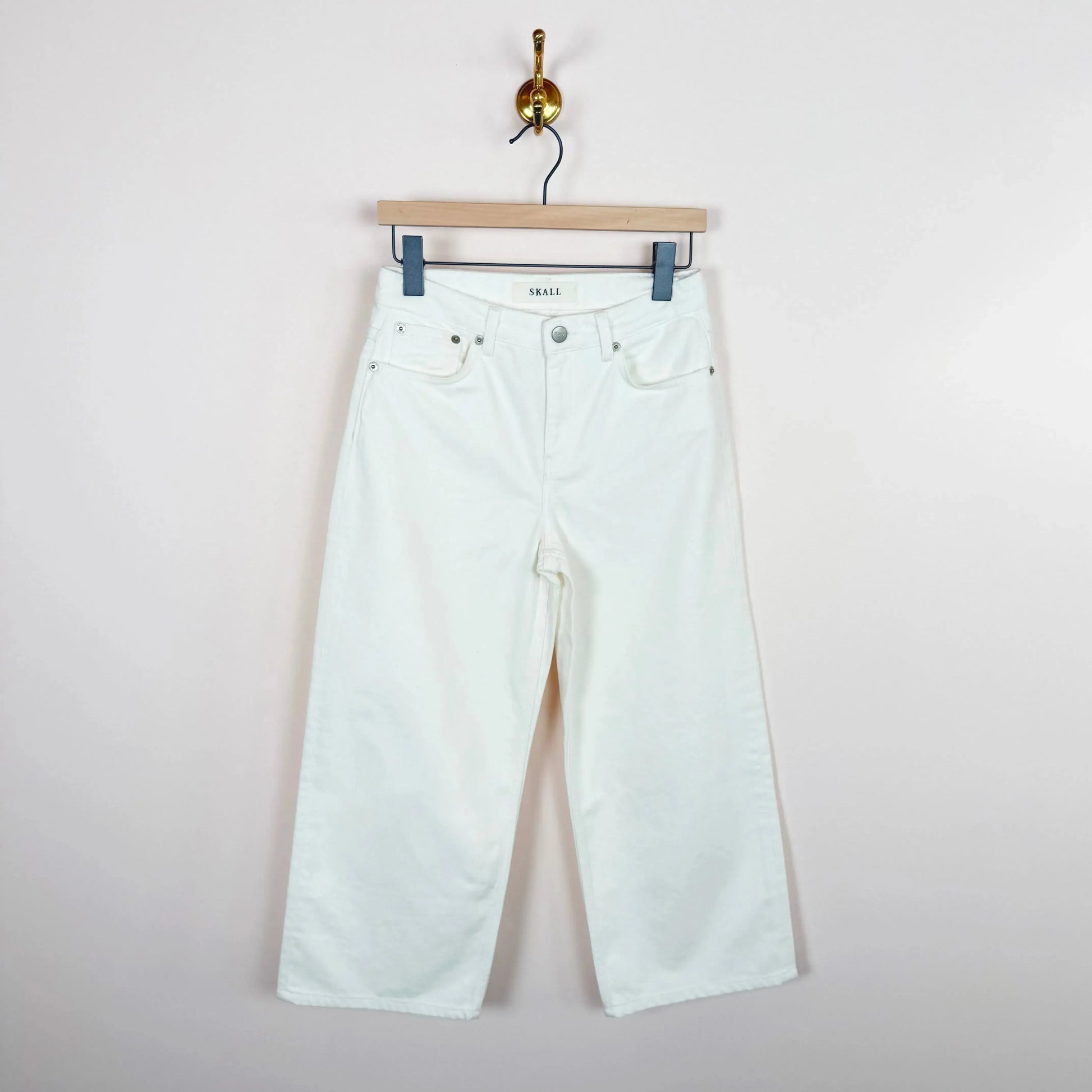 Taylor Cropped Jeans in White-Denim-Skall-eugenienewport