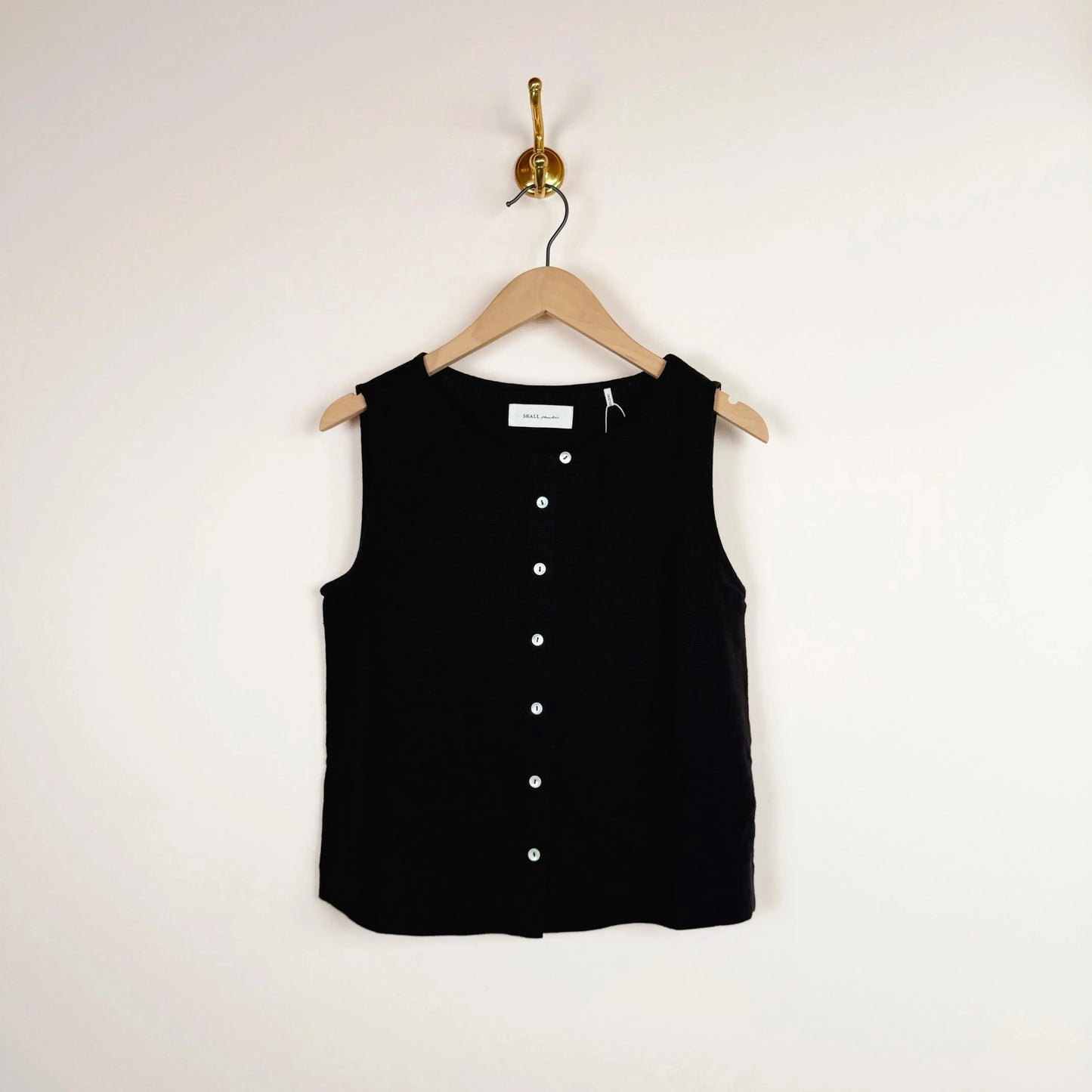 Vetiver Top in Black Linen-Tops-Skall-eugenienewport